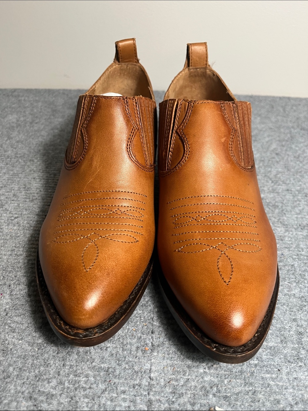NWOT Frye Tan Leather Ankle Chelsea Booties